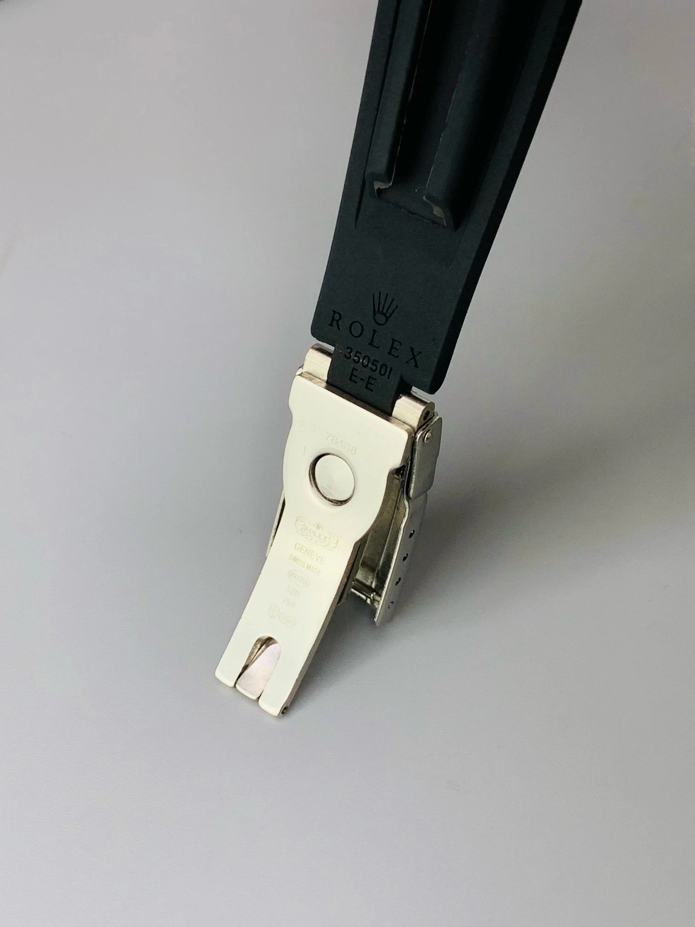 Rolex Oyster Perpetual Luxury Timepiece – Timeless Stainless Steel Dial with Premium Rubber Strap